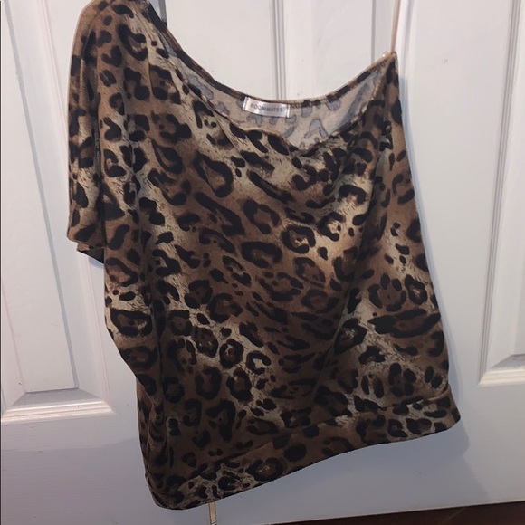 Cheetah print one shoulder/sleeve shirt - Picture 3 of 3